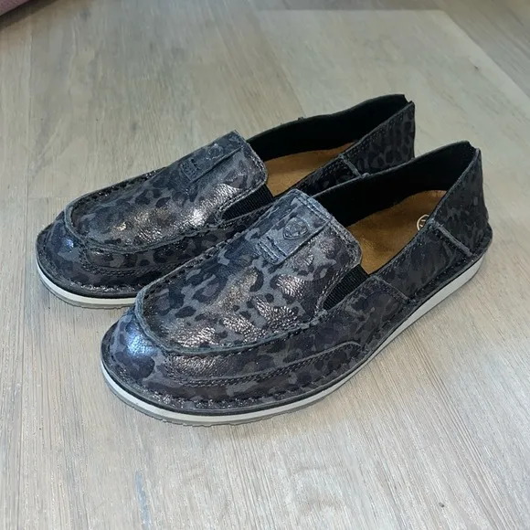 NWOT Ariat Cruiser Shoes Women’s Dark Shadow Gray Leather Slip On Boat metallic