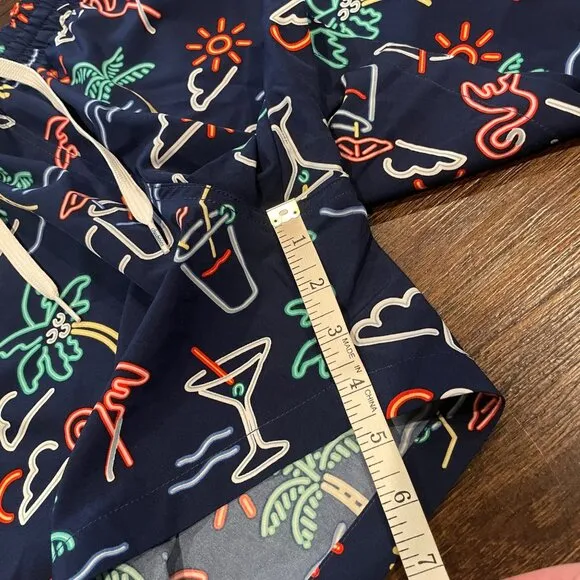 NWOT Chubbies Men's M Neon Lights 4.5-5&quot; Classic Swim Trunk Navy Graphic Print