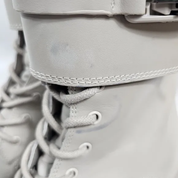 NWOT DKNY Lug Sole Combat Boots Deep Vanilla Size 10M Leather Lace Up Gothcore