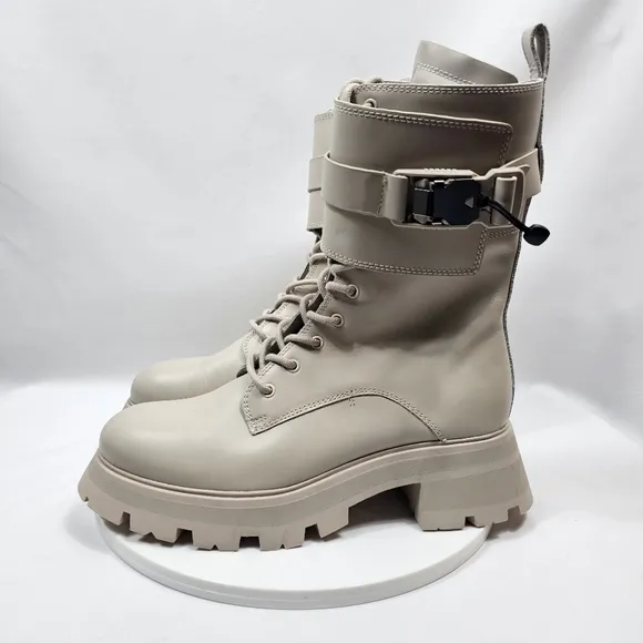 NWOT DKNY Lug Sole Combat Boots Deep Vanilla Size 10M Leather Lace Up Gothcore