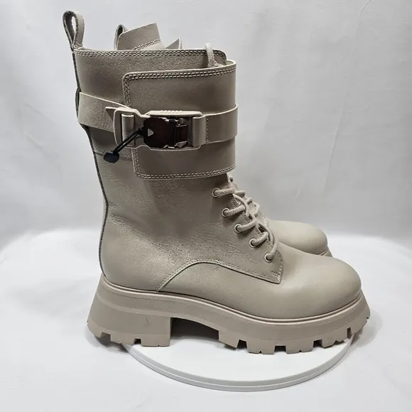NWOT DKNY Lug Sole Combat Boots Deep Vanilla Size 10M Leather Lace Up Gothcore