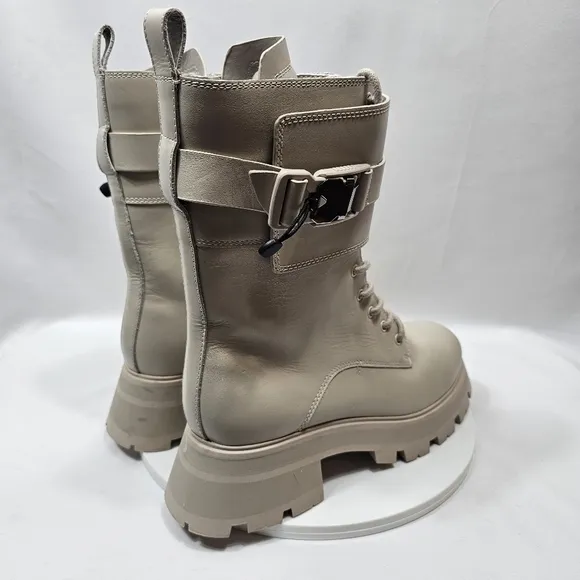 NWOT DKNY Lug Sole Combat Boots Deep Vanilla Size 10M Leather Lace Up Gothcore