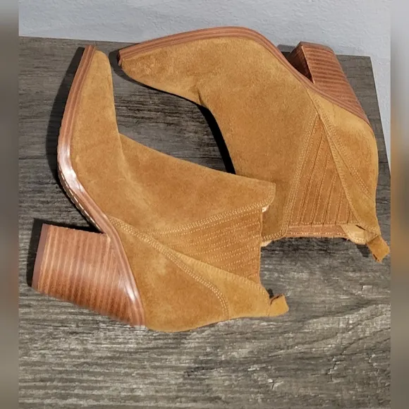 NWOT Marc Fisher Sueded Alva Boots