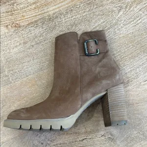 NWOT Paul Green Selma Tan Nubuck Leather Heeled Ankle Boots 9