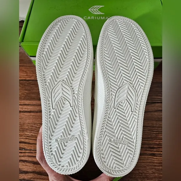 NWT Cariuma Off White Slip-On Shoes