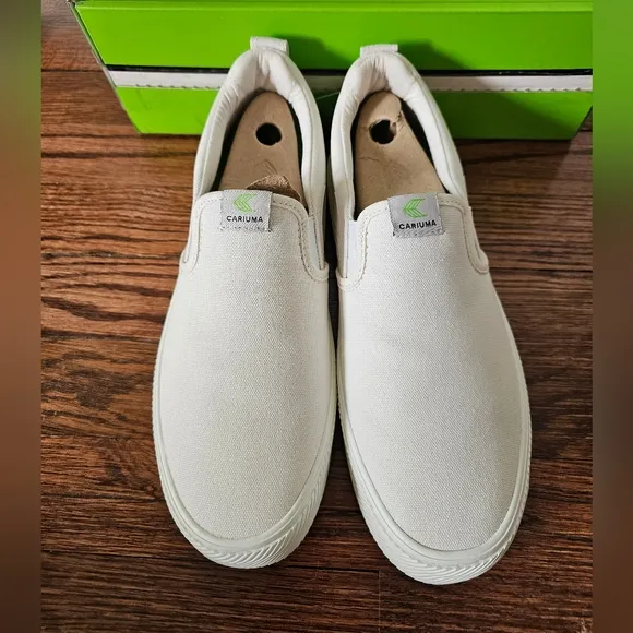 NWT Cariuma Off White Slip-On Shoes