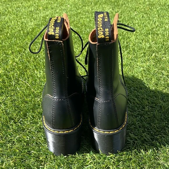 NWT Dr. Marten Leona Lace Up Boots