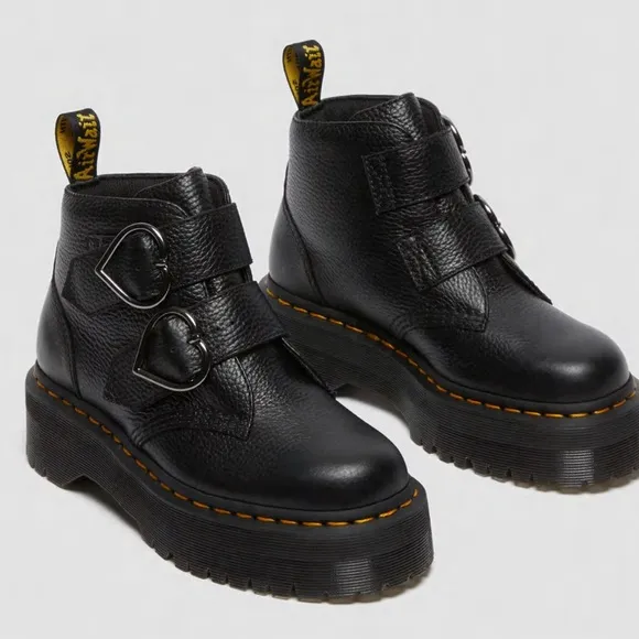 NWT Dr. Martens DEVON HEART LEATHER PLATFORM BOOTS