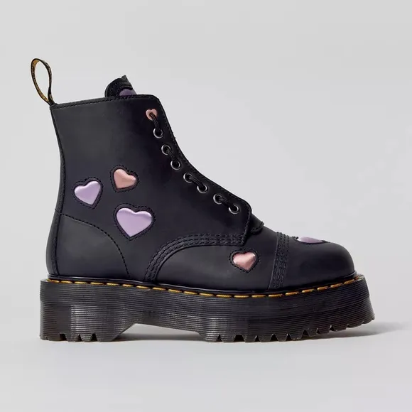 NWT! DR MARTENS Sinclair Leather Heart Platform Boots!