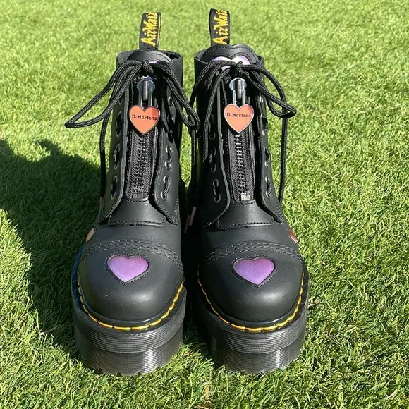 NWT! DR MARTENS Sinclair Leather Heart Platform Boots!