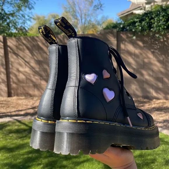 NWT! DR MARTENS Sinclair Leather Heart Platform Boots!