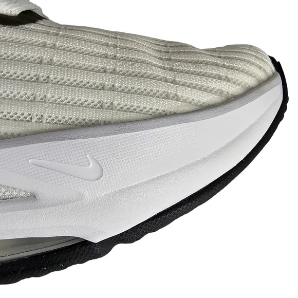 NWT Nike LeBron Witness 6 Men's Size 12 White and Black Basketball Sneaker Shoes