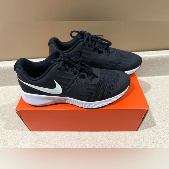 NWT Nike SHOES 4Y Star RUNNER GS Box NIB
