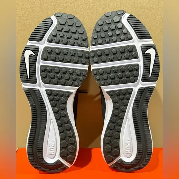 NWT Nike SHOES 4Y Star RUNNER GS Box NIB