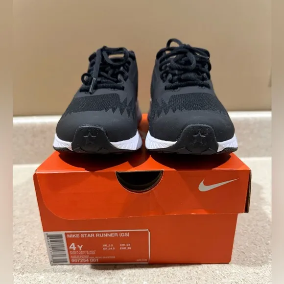 NWT Nike SHOES 4Y Star RUNNER GS Box NIB