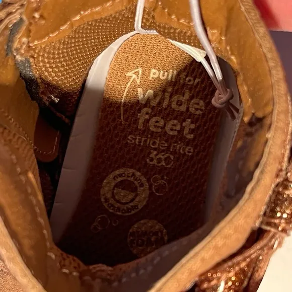 NWT Stride Rite 360 Elaine Bow Ankle Boots.Little Girls size 6-Fits med to wide.