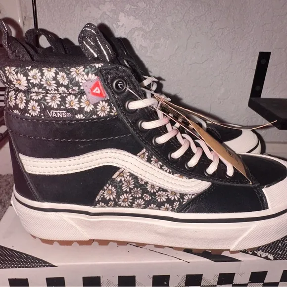 NWT Vans Sk8 Hi MTE-2 Black Floral Shoes size 6