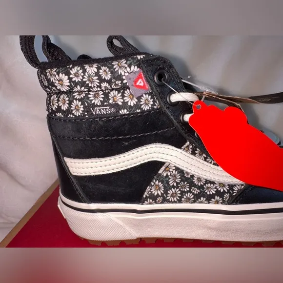 NWT Vans Sk8 Hi MTE-2 Black Floral Shoes size 6