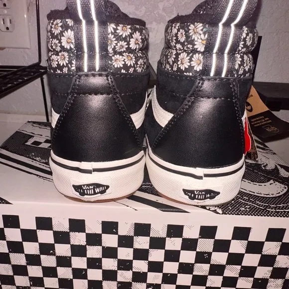 NWT Vans Sk8 Hi MTE-2 Black Floral Shoes size 6