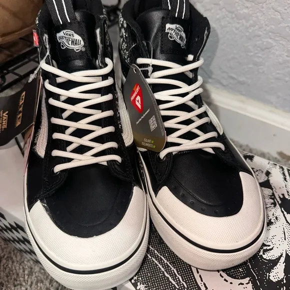 NWT Vans Sk8 Hi MTE-2 Black Floral Shoes size 6