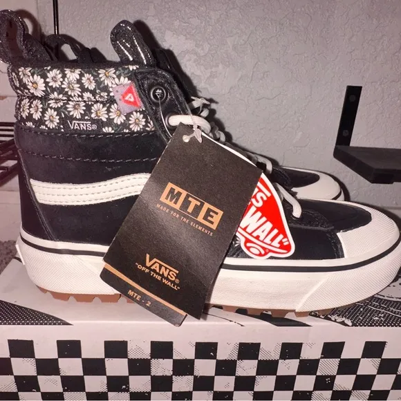 NWT Vans Sk8 Hi MTE-2 Black Floral Shoes size 6