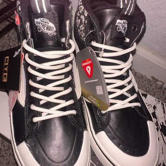 NWT Vans Sk8 Hi MTE-2 Black Floral Shoes size 6