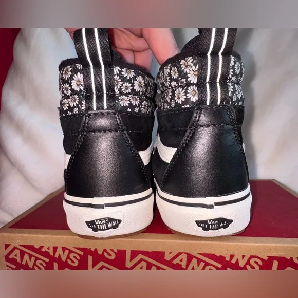 NWT Vans Sk8 Hi MTE-2 Black Floral Shoes size 6