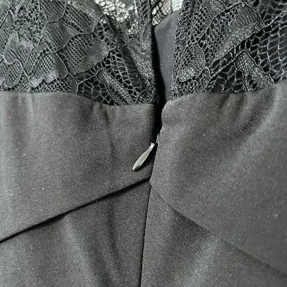 NWT White House Black Market Gray Knee Length Dress with 3/4 Lace Sleeves Size 4