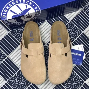 🌟NWT - Women's Latte Cream Suede Birkenstock Boston Shoes - Narrow Fit