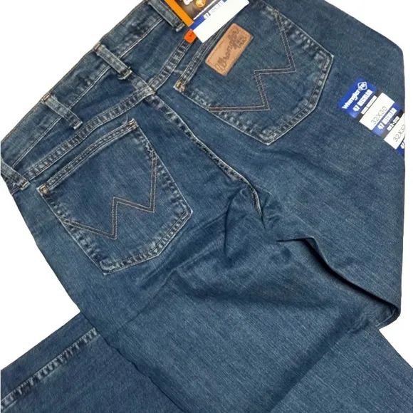 NWT WRANGLER® FR FLAME-RESISTANT RIGGS ADVANCED COMFORT RELAXED FIT JEAN