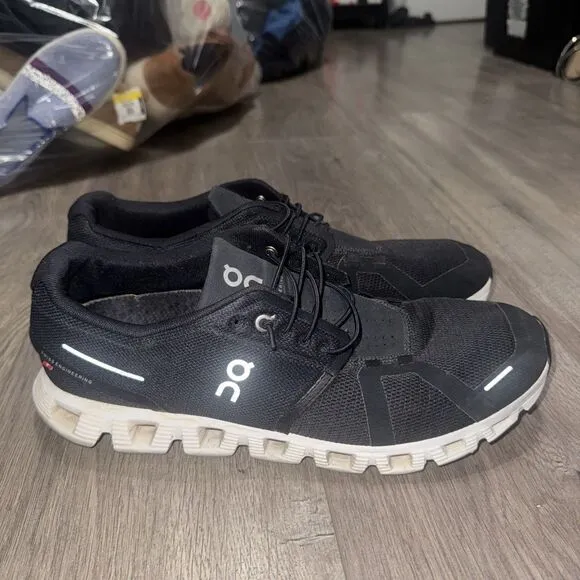 On Cloud 5 Men Running Athletic Sneakers Shoes Sz 11.5 Black White Mesh Comfort