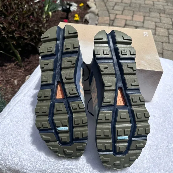 On Cloud Midnight/Olive