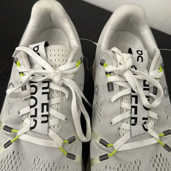 On  Cloudsurfer men  9 white/sand