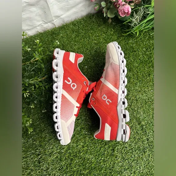 On RunningCloudflow Running Shoe - Women size 7 Rust/Rose |New