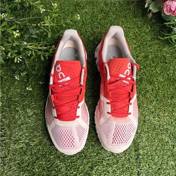 On RunningCloudflow Running Shoe - Women size 7 Rust/Rose |New
