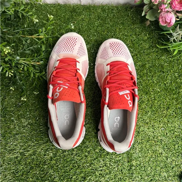 On RunningCloudflow Running Shoe - Women size 7 Rust/Rose |New