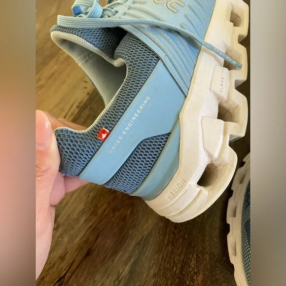 ON Women's Cloudswift Running Shoes - Blue