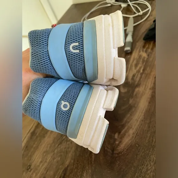 ON Women's Cloudswift Running Shoes - Blue