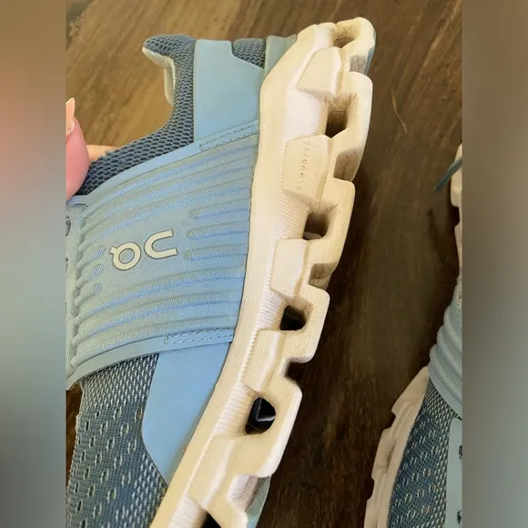 ON Women's Cloudswift Running Shoes - Blue