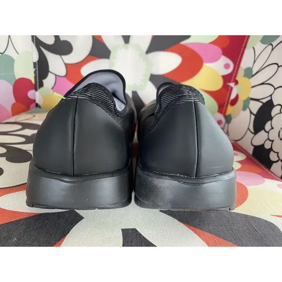 OOFOS 00MG Low Black Gray Slip On Round Toe Mesh Comfort Shoes 11 NWT