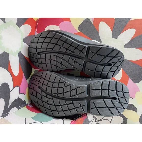 OOFOS 00MG Low Black Gray Slip On Round Toe Mesh Comfort Shoes 11 NWT