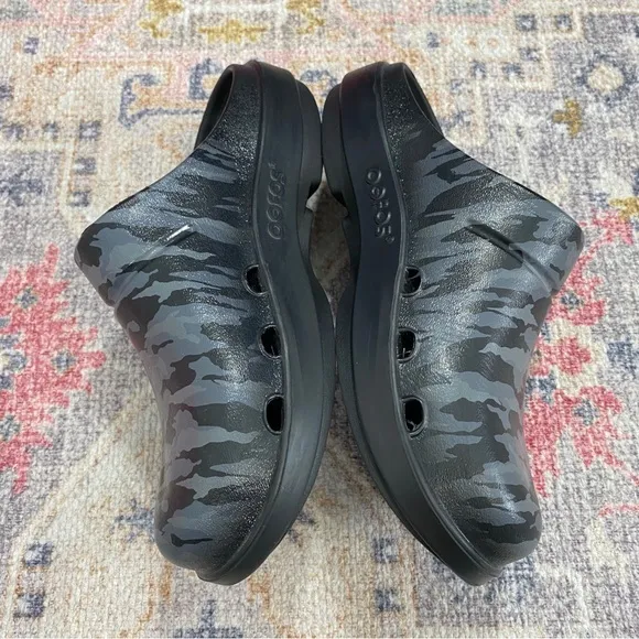 Oofos Mens 9 Womens 11 Black Camo Recovery‎ Slides Shoes Open Back Slip On