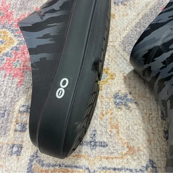 Oofos Mens 9 Womens 11 Black Camo Recovery‎ Slides Shoes Open Back Slip On
