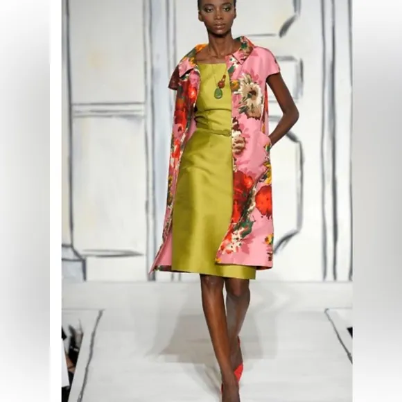 Oscar de la Renta runway RTW Boat Neck Sleeveless Taupe / Sand Dress