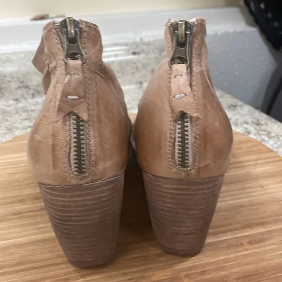 OTBT Patchouli women’s 9 open toe genuine leather sandal shoes