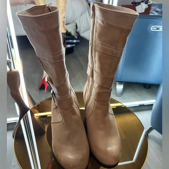 OVERLAND LAMB SKIN WEDGE BOOTS 👢 Never worn. All sheepskin inside boot. SIZE 40