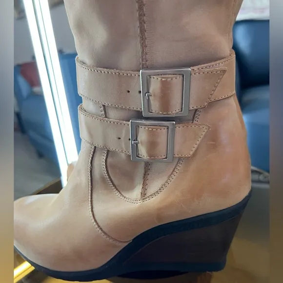 OVERLAND LAMB SKIN WEDGE BOOTS 👢 Never worn. All sheepskin inside boot. SIZE 40