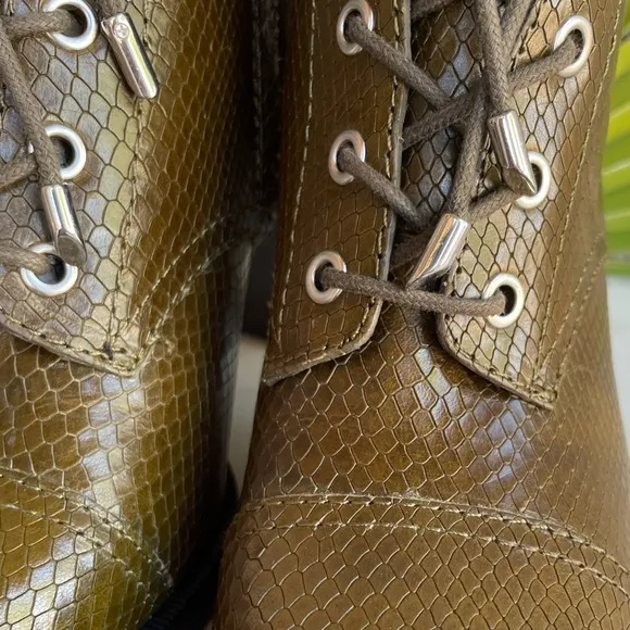 PAIGE NWOT Army Snakeskin Leather Lace-Up Heeled Naomi Ankle Boots Booties 7.5
