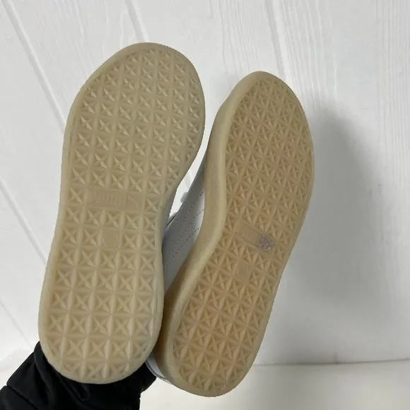 Puma Clyde Signature Ice Gum Sole Leather Shoes 2 Sets Laces size 4.5C