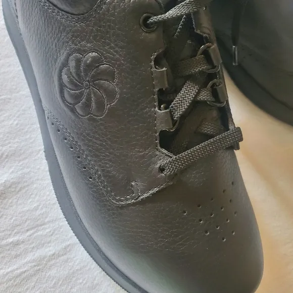 P.W. Minor Black Leisure Lace Sz. 9.5 Shoes